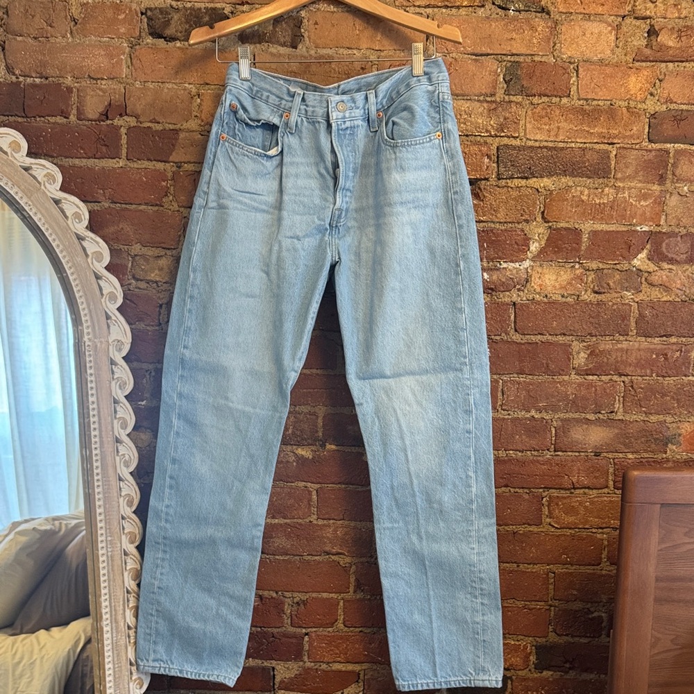 Levi’s Women’s Straight leg High Rise Jeans Light Blue